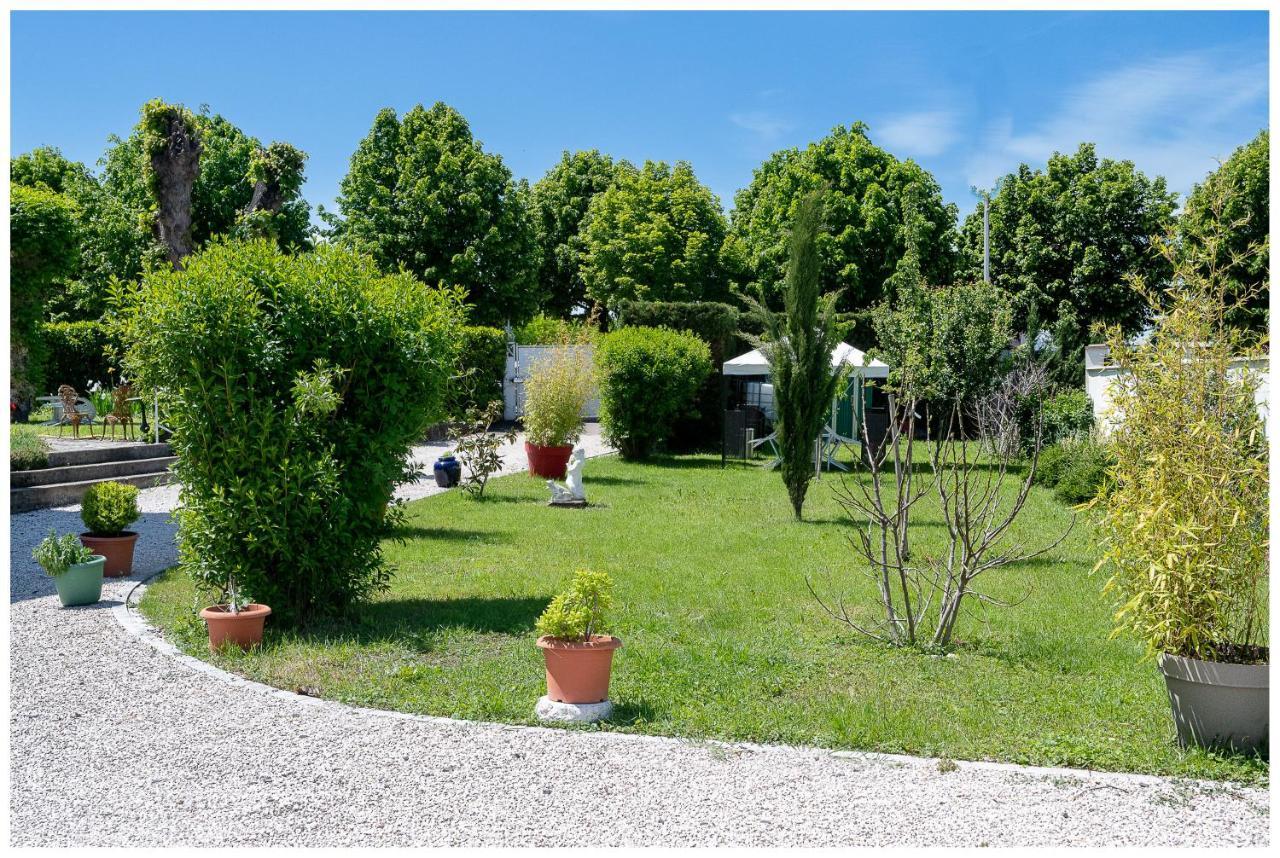 Maison De Retraite Vertaizon Exterior foto